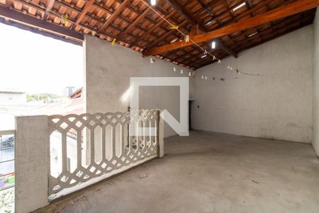 Casa à venda com 140m², 2 quartos e 4 vagas Casa à venda com 140m², 2 quartos e 4 vagasTerraço