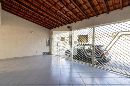 Casa à venda com 140m², 2 quartos e 4 vagas Casa à venda com 140m², 2 quartos e 4 vagasGaragem