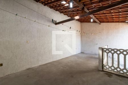 Casa à venda com 140m², 2 quartos e 4 vagas Casa à venda com 140m², 2 quartos e 4 vagasTerraço