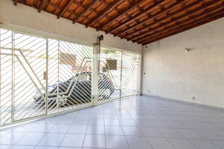 Casa à venda com 140m², 2 quartos e 4 vagas Casa à venda com 140m², 2 quartos e 4 vagasGaragem