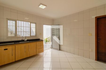 Casa à venda com 140m², 2 quartos e 4 vagas Casa à venda com 140m², 2 quartos e 4 vagasCozinha