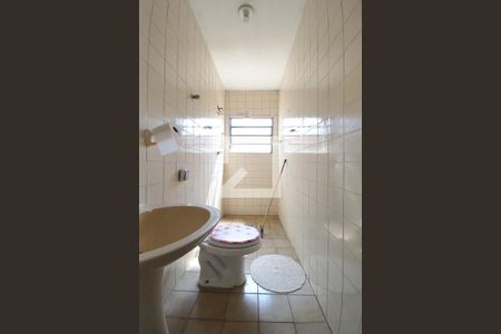 Casa à venda com 300m², 5 quartos e 3 vagas Casa à venda com 300m², 5 quartos e 3 vagasEdícula Banheiro