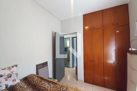 Casa à venda com 300m², 5 quartos e 3 vagas Casa à venda com 300m², 5 quartos e 3 vagasQuarto 2