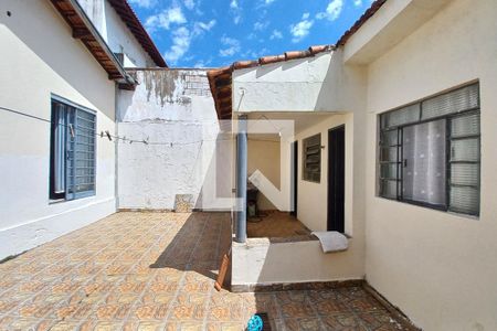 Casa à venda com 300m², 5 quartos e 3 vagas Casa à venda com 300m², 5 quartos e 3 vagasEdícula Vista do Quarto 4