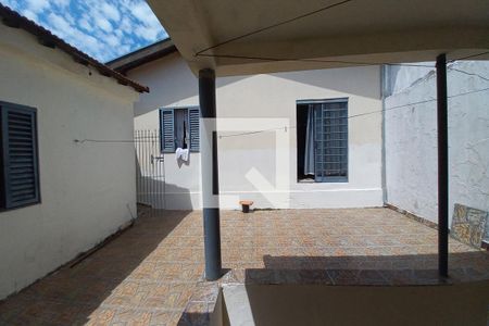 Casa à venda com 300m², 5 quartos e 3 vagas Casa à venda com 300m², 5 quartos e 3 vagasEdícula Vista da sala