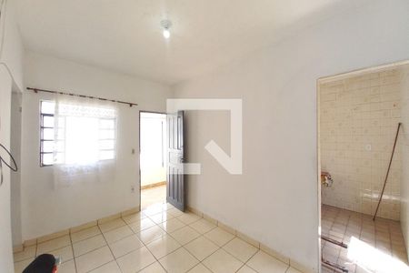 Casa à venda com 300m², 5 quartos e 3 vagas Casa à venda com 300m², 5 quartos e 3 vagasEdícula Sala