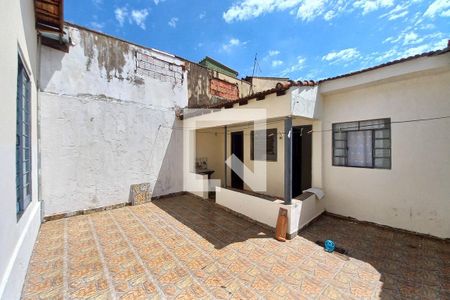 Casa à venda com 300m², 5 quartos e 3 vagas Casa à venda com 300m², 5 quartos e 3 vagasQuintal