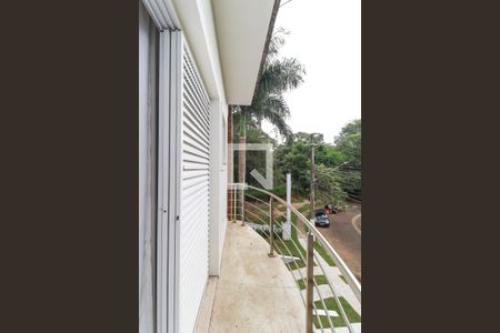 Casa de condomínio à venda com 529m², 4 quartos e 6 vagas Casa de condomínio à venda com 529m², 4 quartos e 6 vagasVaranda Suíte 2