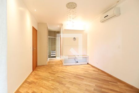 Casa de condomínio à venda com 529m², 4 quartos e 6 vagas Casa de condomínio à venda com 529m², 4 quartos e 6 vagasSuíte 4