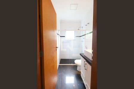 Casa de condomínio à venda com 529m², 4 quartos e 6 vagas Casa de condomínio à venda com 529m², 4 quartos e 6 vagasBanheiro suíte 3