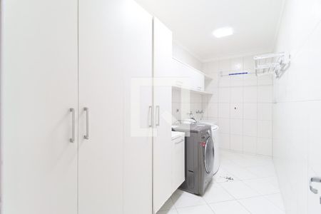 Casa de condomínio à venda com 529m², 4 quartos e 6 vagas Casa de condomínio à venda com 529m², 4 quartos e 6 vagasÁrea de serviço