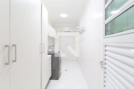 Casa de condomínio à venda com 529m², 4 quartos e 6 vagas Casa de condomínio à venda com 529m², 4 quartos e 6 vagasÁrea de serviço