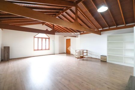 Casa de condomínio à venda com 529m², 4 quartos e 6 vagas Casa de condomínio à venda com 529m², 4 quartos e 6 vagasSótão