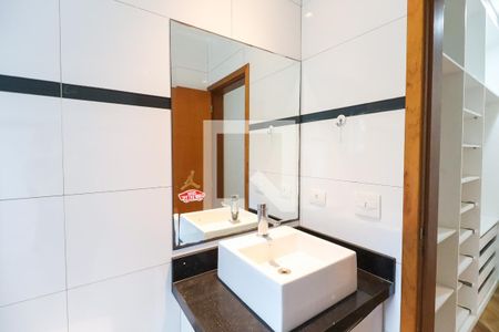 Casa de condomínio à venda com 529m², 4 quartos e 6 vagas Casa de condomínio à venda com 529m², 4 quartos e 6 vagasBanheiro suíte 3