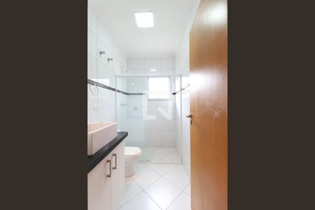 Casa de condomínio à venda com 529m², 4 quartos e 6 vagas Casa de condomínio à venda com 529m², 4 quartos e 6 vagasBanheiro suíte 2