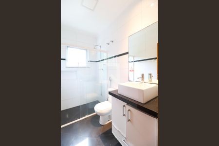 Casa de condomínio à venda com 529m², 4 quartos e 6 vagas Casa de condomínio à venda com 529m², 4 quartos e 6 vagasBanheiro suíte 3