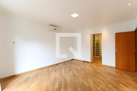 Casa de condomínio à venda com 529m², 4 quartos e 6 vagas Casa de condomínio à venda com 529m², 4 quartos e 6 vagasSuíte 1