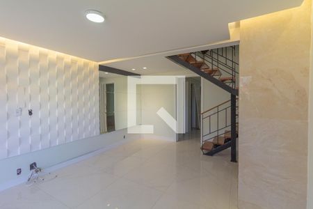 Sala de casa de condomínio à venda com 2 quartos, 93m² em Fátima, Canoas