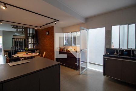 Casa à venda com 200m², 3 quartos e 2 vagas Casa à venda com 200m², 3 quartos e 2 vagasCozinha