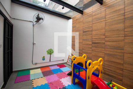 Casa à venda com 200m², 3 quartos e 2 vagas Casa à venda com 200m², 3 quartos e 2 vagasQuintal