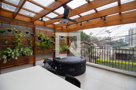 Casa à venda com 200m², 3 quartos e 2 vagas Casa à venda com 200m², 3 quartos e 2 vagasQuintal