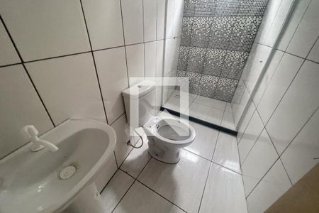 Banheiro de casa para alugar com 1 quarto, 40m² em Jardim Olavo Bilac, Duque de Caxias