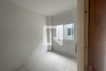 Quarto de casa para alugar com 1 quarto, 40m² em Jardim Olavo Bilac, Duque de Caxias