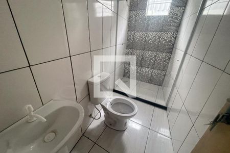 Banheiro de casa para alugar com 1 quarto, 40m² em Jardim Olavo Bilac, Duque de Caxias