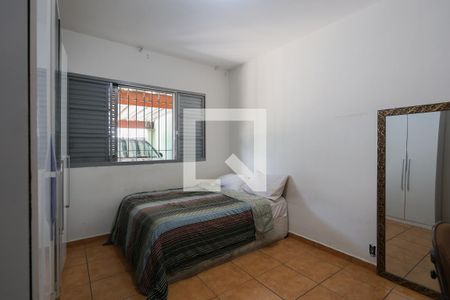 Quarto 1 de casa para alugar com 2 quartos, 160m² em Jardim Cecy, São Paulo