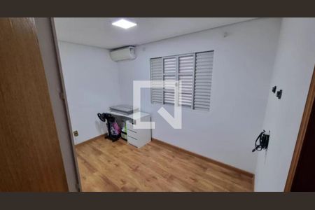 Foto 02 de casa à venda com 3 quartos, 128m² em Jardim Vergueiro, São Paulo