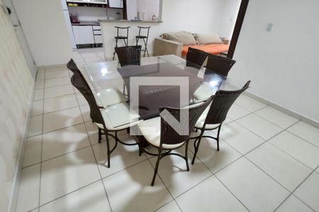 Sala de apartamento para alugar com 3 quartos, 181m² em Tupi, Praia Grande