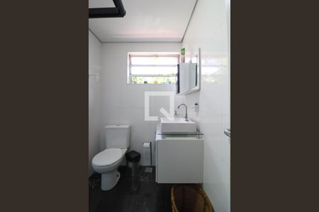 Banheiro de kitnet/studio para alugar com 1 quarto, 19m² em Pinheiros, São Paulo