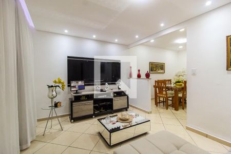 Sala de casa à venda com 3 quartos, 125m² em Conjunto Residencial José Bonifácio, São Paulo