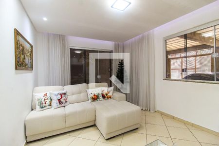 Sala de casa à venda com 3 quartos, 125m² em Conjunto Residencial José Bonifácio, São Paulo