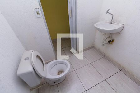 Banheiro de casa para alugar com 1 quarto, 25m² em Parque Boturussu, São Paulo