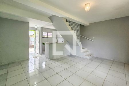 Sala de casa de condomínio para alugar com 2 quartos, 70m² em Parque Enseada, Guarujá