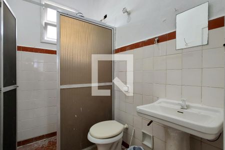 Banheiro de apartamento para alugar com 1 quarto, 37m² em Guilhermina, Praia Grande