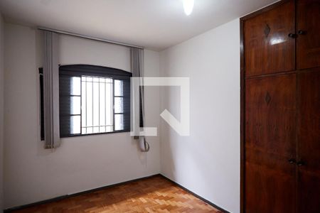 Quarto de casa para alugar com 3 quartos, 120m² em Sagrada Família, Belo Horizonte