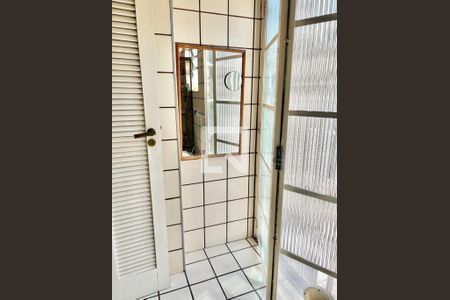 Casa à venda com 170m², 3 quartos e 2 vagas Casa à venda com 170m², 3 quartos e 2 vagasÁrea de Serviço