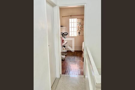 Casa à venda com 170m², 3 quartos e 2 vagas Casa à venda com 170m², 3 quartos e 2 vagasCorredor