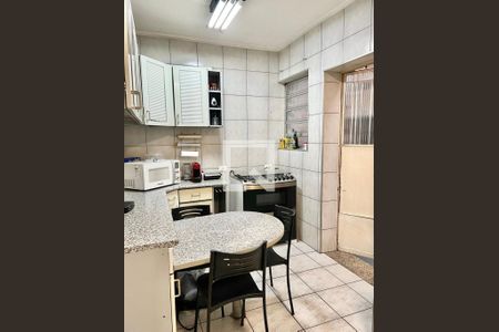 Casa à venda com 170m², 3 quartos e 2 vagas Casa à venda com 170m², 3 quartos e 2 vagasCozinha