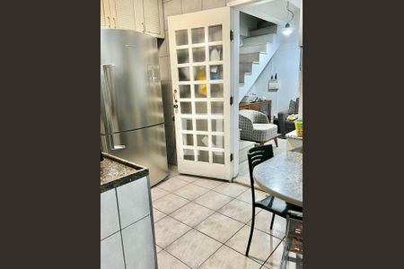 Casa à venda com 170m², 3 quartos e 2 vagas Casa à venda com 170m², 3 quartos e 2 vagasCozinha