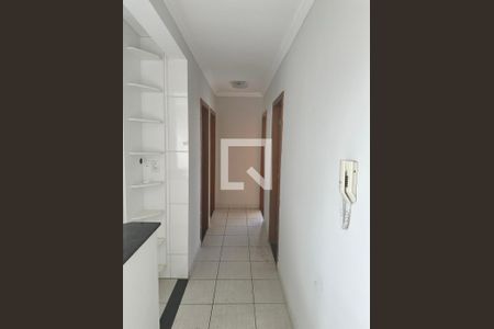 Corredor de apartamento à venda com 3 quartos, 75m² em Planalto, Belo Horizonte