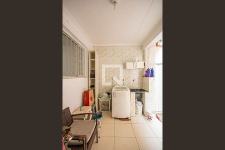 Casa à venda com 250m², 6 quartos e 4 vagas Casa à venda com 250m², 6 quartos e 4 vagasÁrea de Serviço (Casa 1)