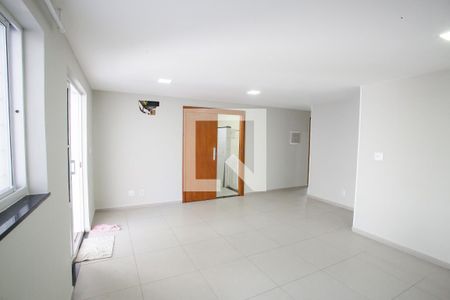 Sala de casa para alugar com 2 quartos, 65m² em Pechincha, Rio de Janeiro