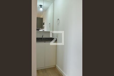 Banheiro de kitnet/studio para alugar com 1 quarto, 17m² em Rebouças, Curitiba