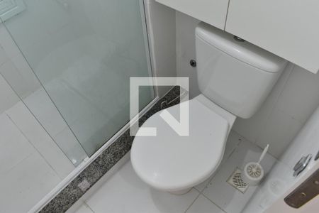 Banheiro de kitnet/studio para alugar com 1 quarto, 17m² em Rebouças, Curitiba