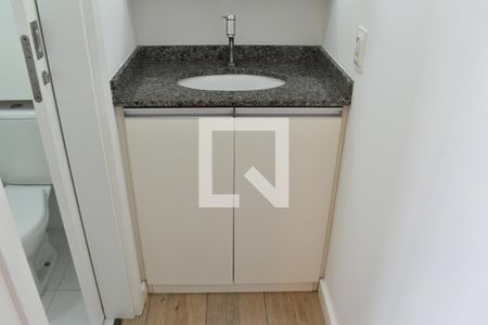 Banheiro de kitnet/studio para alugar com 1 quarto, 17m² em Rebouças, Curitiba