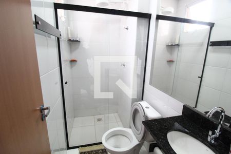 Banheiro da Suíte de apartamento para alugar com 2 quartos, 55m² em Laranjeiras, Uberlândia