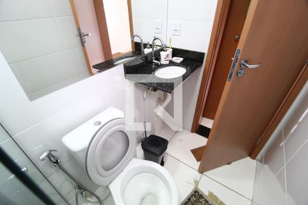 Banheiro da Suíte de apartamento para alugar com 2 quartos, 55m² em Laranjeiras, Uberlândia